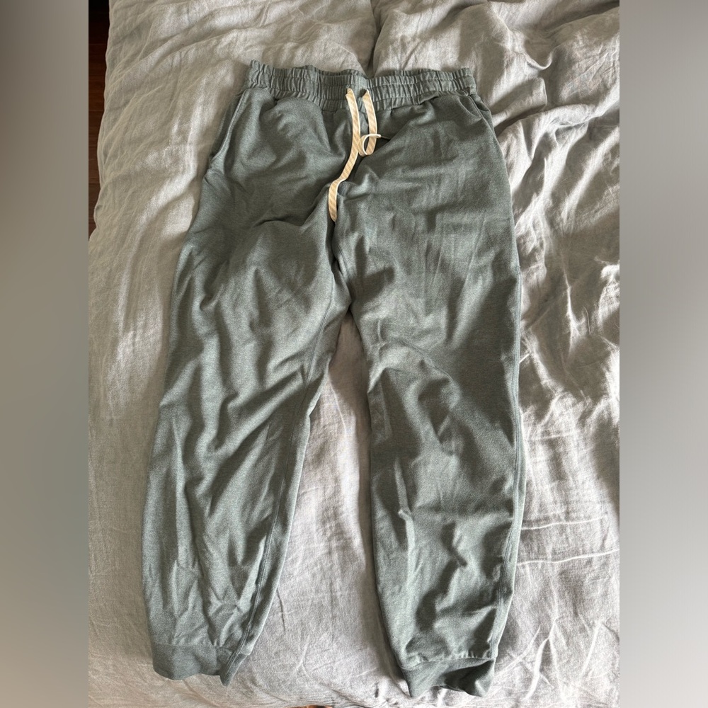 Vuori women’s performance jogger regular